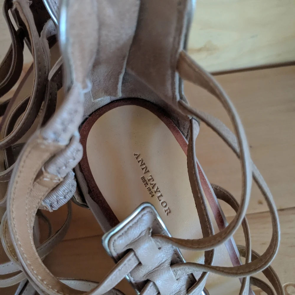 SOLD ⚫Ann Taylor strappy heels sz 7.5 - Picture 5 of 9
